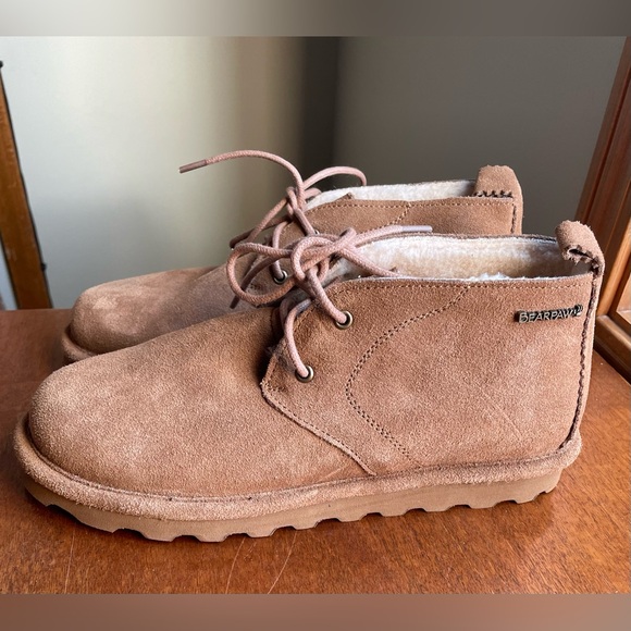 BEARPAW Size 10 Skye Suede Chukka Bootie  - Never Worn - Sheepskin Footbed - Picture 1 of 9